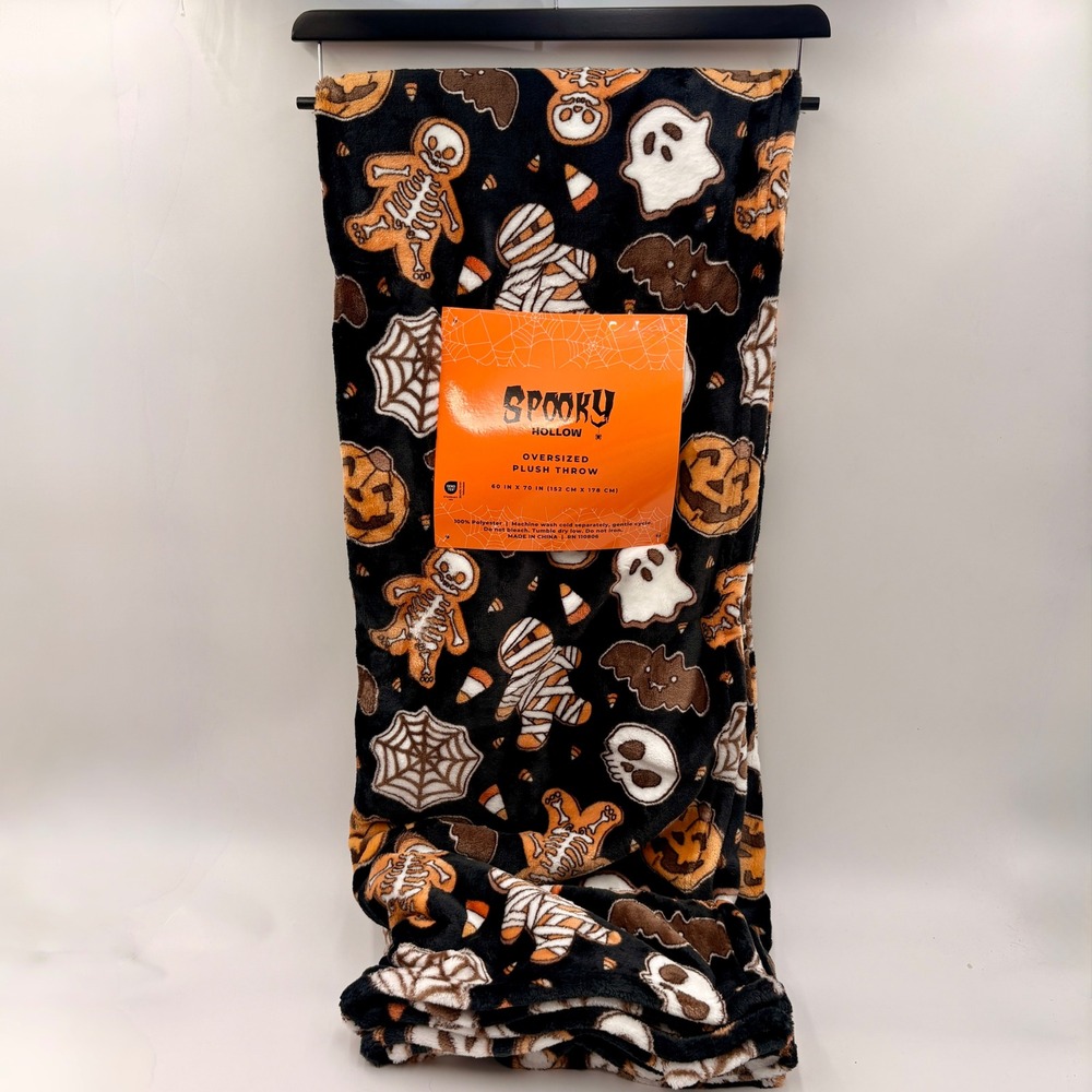 Spooky Hollow Halloween Oversized Plush Throw Blanket Gingerbread Skeleton 60x70